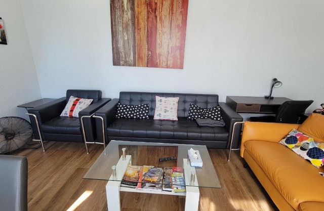 3 Bedroom House Near Airport and Downtown