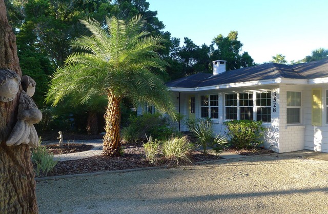 Casa de 3 dormitorios en el extremo norte de Siesta Key a poca distancia de Shell Beach - Nuevo