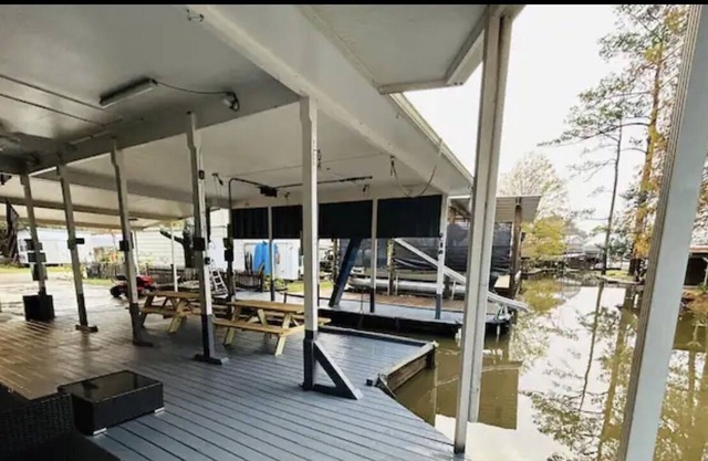 3 bedroom house on blood river