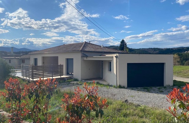 3-bedroom house + pool in southern Ardèche in the heart of vineyards, near rivers