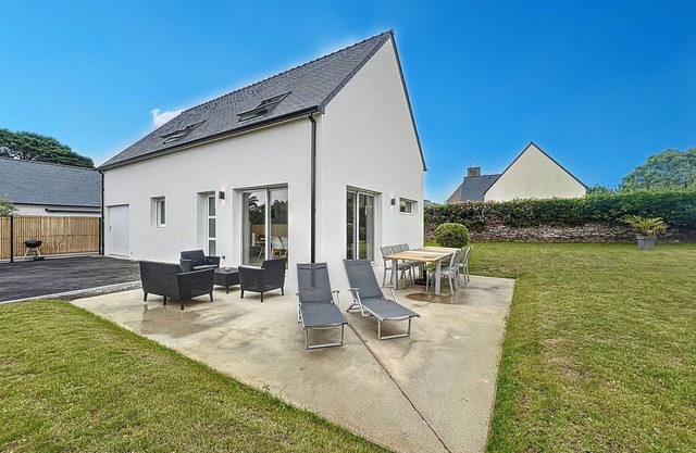 3-bedroom house Roscoff town center