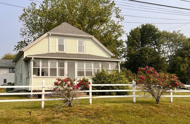 3 Bedroom house 1 mile from East Matunuck Beach - Snug Harbor