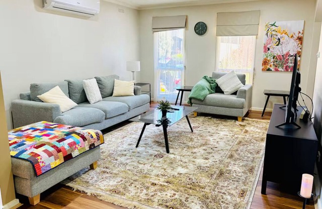3-bedroom house with AC and WiFi in lovely North Bendigo