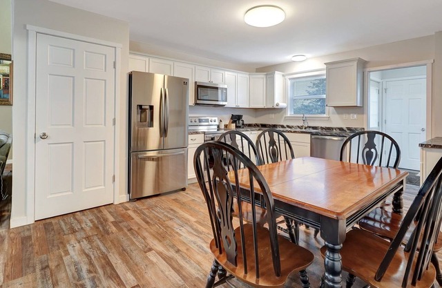3 Bedroom House w/loft, Close to Lake Geneva, Alpine Valley