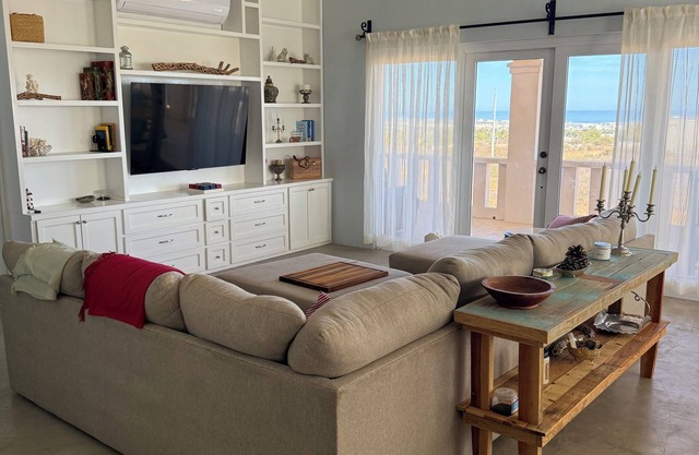 3-bedroom house with great ocean and mountains views in La Ribera with AC, WiFi