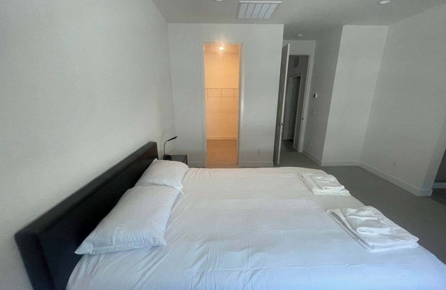 3-bedroom house with WiFi and AC in Ontario