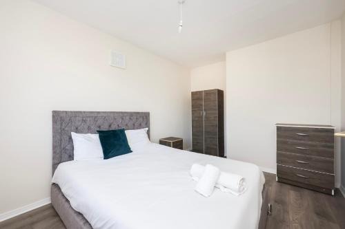 3 Bedroom King's College Denmark Hill Flat