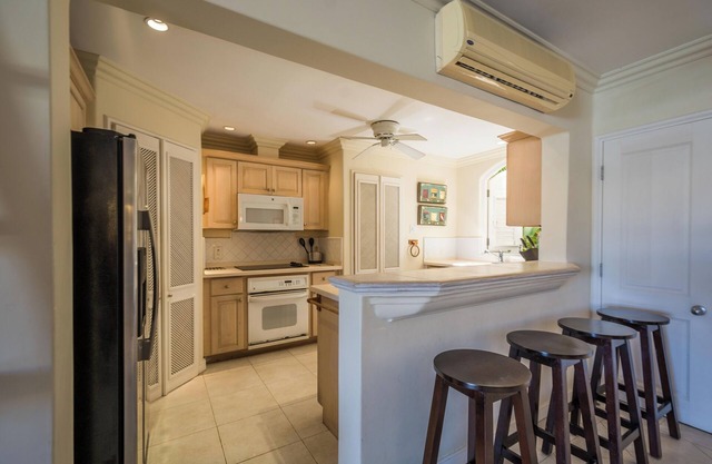 3 Bedroom Lagoon Front Apartment