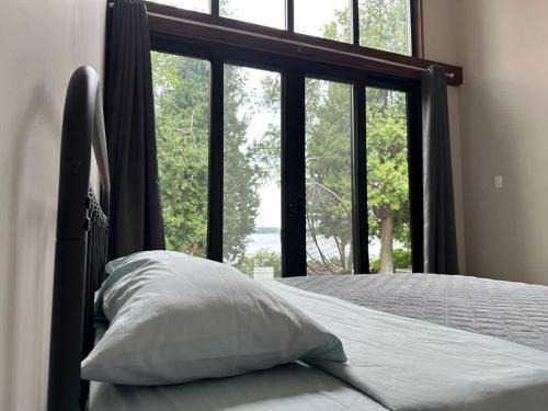 3-bedroom Lakefront Villa #6