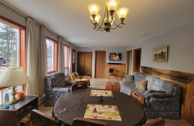 3 Bedroom Lakeside cottage in Lake Dalrymple 6 adults+kids
