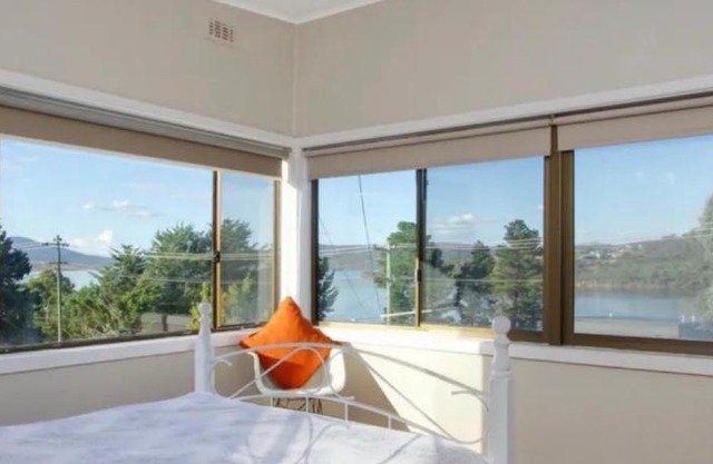 3 Bedroom Lakeview Cottage with Drying/Bike Room
