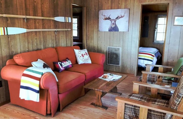 3-bedroom Lakeview Cottage - Rockwood #8