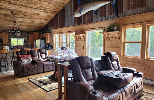 3 Bedroom Loft With Game Room ~ In The Heart Of Downtown Copper Harbor