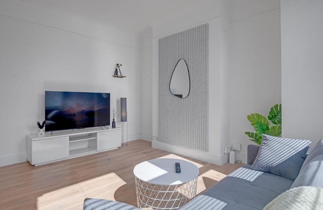 3 bedroom Luxury London House with Parking