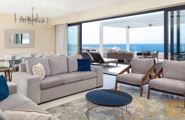 3-bedroom Ocean-front Penthouse Cabo San Lucas DATE AVAILABLE: Jan 4th-11th 2025