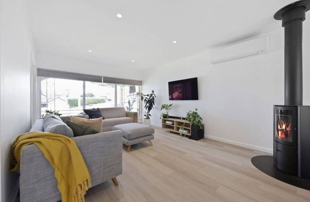 3 bedroom, pet friendly home CBD