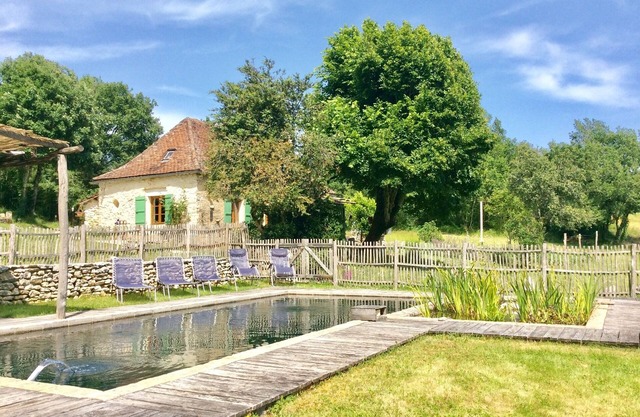 Dordogne vacation home with swimming pool, 3 bedrooms, pets welcome