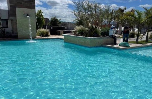 3 Bedroom Private House with Pool