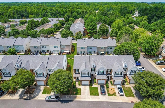 3-bedroom Raleigh Townhome near RDU, RTP, Crabtree Valley Mall and Brier Creek