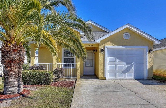 3 Bedroom Renovated Vacation Rental close to the beach in Panama City Beach, Fl