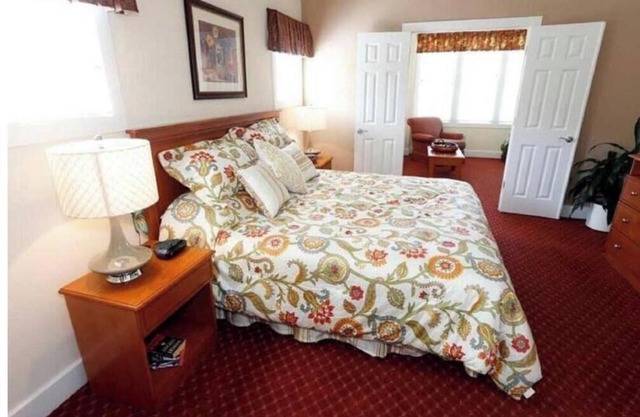 3-bedroom resort in charming Williamsburg with fitness room, AC