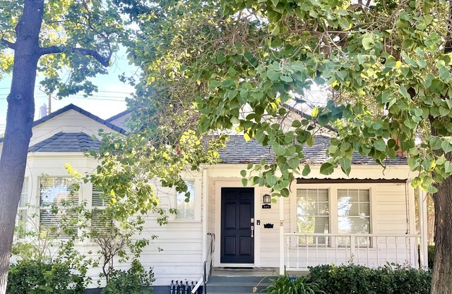 3 Bedroom Retreat with Hot Tub near Downtown Lodi