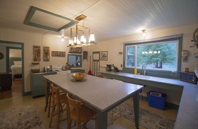 3 Bedroom Riverfront Cabin
