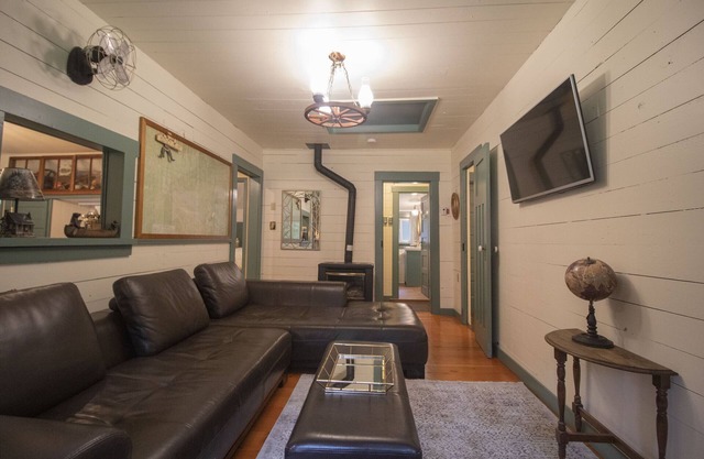 3 Bedroom Riverfront Cabin