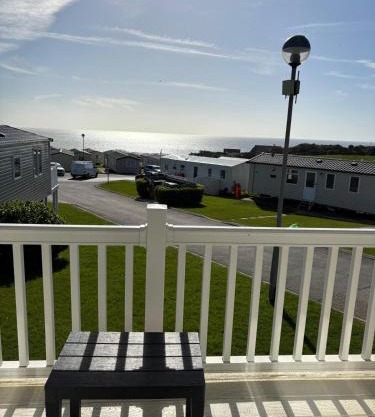 3 Bedroom, Sleep 6, Wi-Fi, Decking, Sea-View, Parking