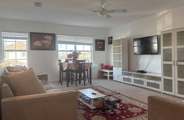 3-bedroom space near the beautiful Lake Nona 20 minutes from the airport No Pet