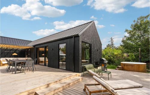 3 Bedroom Stunning Home In Juelsminde