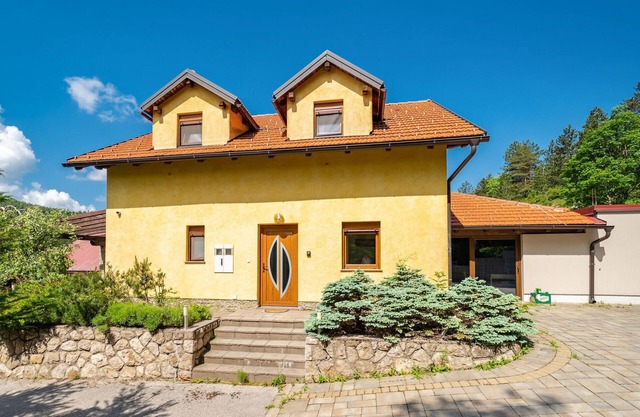 Bonita casa en Vrata con cocina