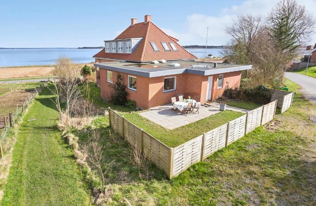 3 Bedroom Stunning Home In Fur