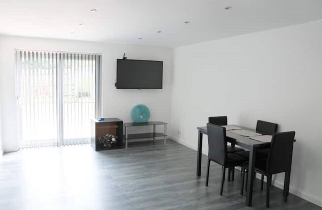 3 Bedroom Terrace in Area With Great Transport Connectivity