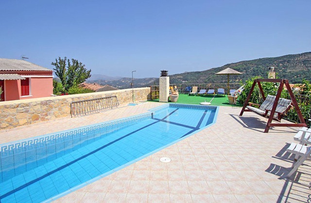 Casa Topolia de 3 dormitorios con piscina compartida