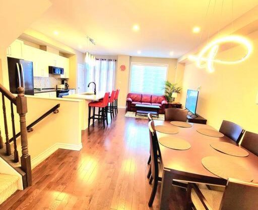 3 bedroom town house in ottawa close to downtown