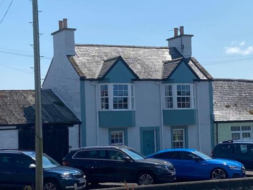 3 bedroom townhouse right on the harbour