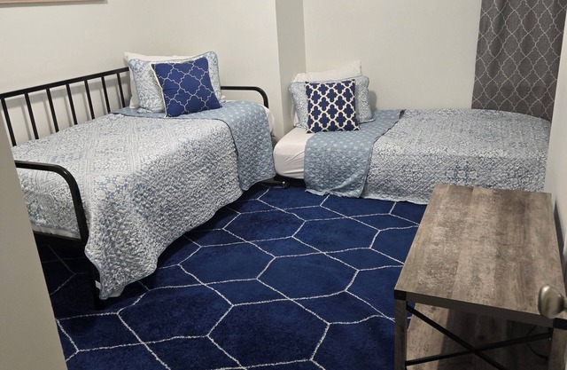 3-bedroom townhome in welcoming Lawrenceville with WiFi and TVs in each room