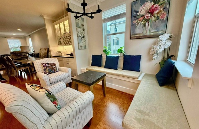 3-bedroom townhome in charming Clarksburg in calm neighborhood.45 mn to DC