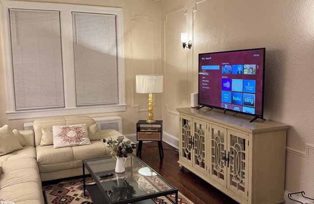 3-bedroom townhome in awesome Washington with AC