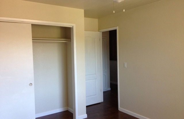 3-bedroom townhome in tranquil Modesto with AC