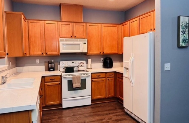 3-bedroom townhome in delightful Beaverton with WiFi, AC