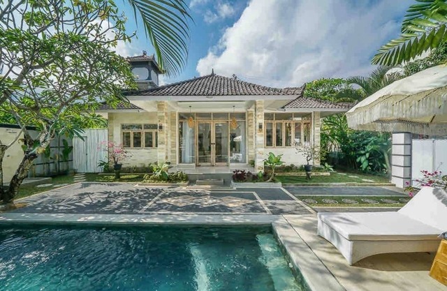 3 Bedroom Tropical Villa Walking Distance to Beach