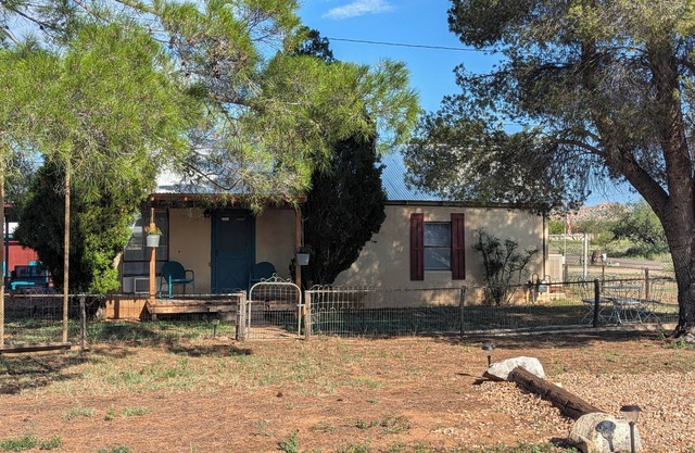 3 bedroom, unique vintage private house with beautiful, peaceful mountain views