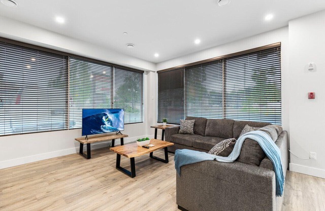 3-bedroom Unit Daily/Monthly Rates Available
