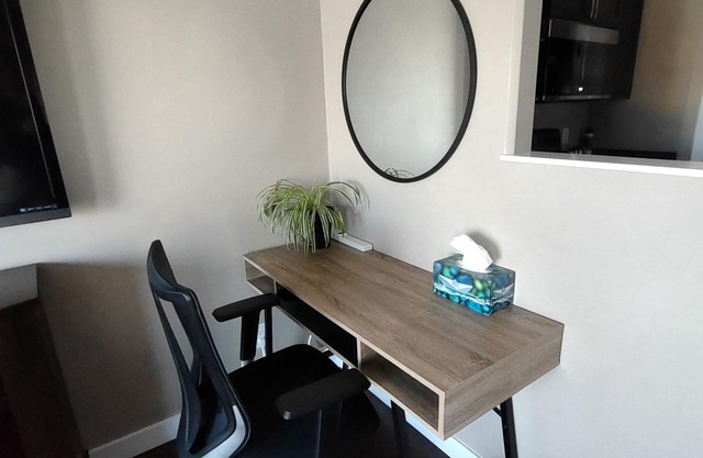 3 Bedroom Upstairs Suite - Fully Stocked, Clean and Pet-Friendly