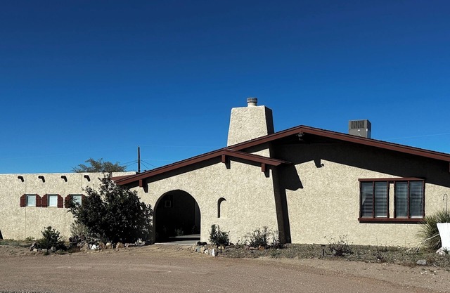 3-Bedroom House Near Lakes, a River, Mountains, Hot Springs, and More!