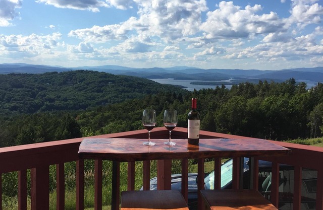 Vistas impresionantes de Gunstock y el lago desde todas las habitaciones Winnpesaukee