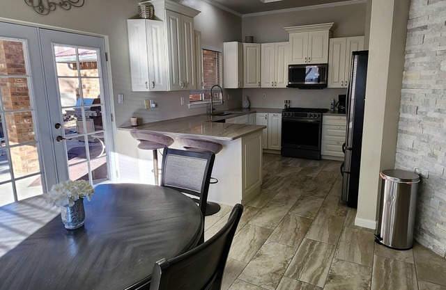 3-bedroom vacation home 21 minutes from Balloon Fiesta Park