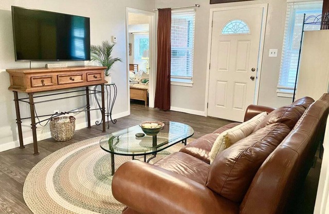 Beautiful 3-bedroom vacation home 12 minutes from Paycom Center